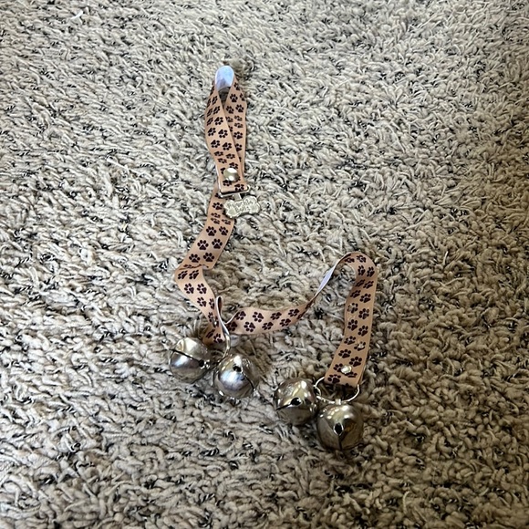 PoochieBells Dog Potty Doorbell, Pawprints - Picture 4 of 6